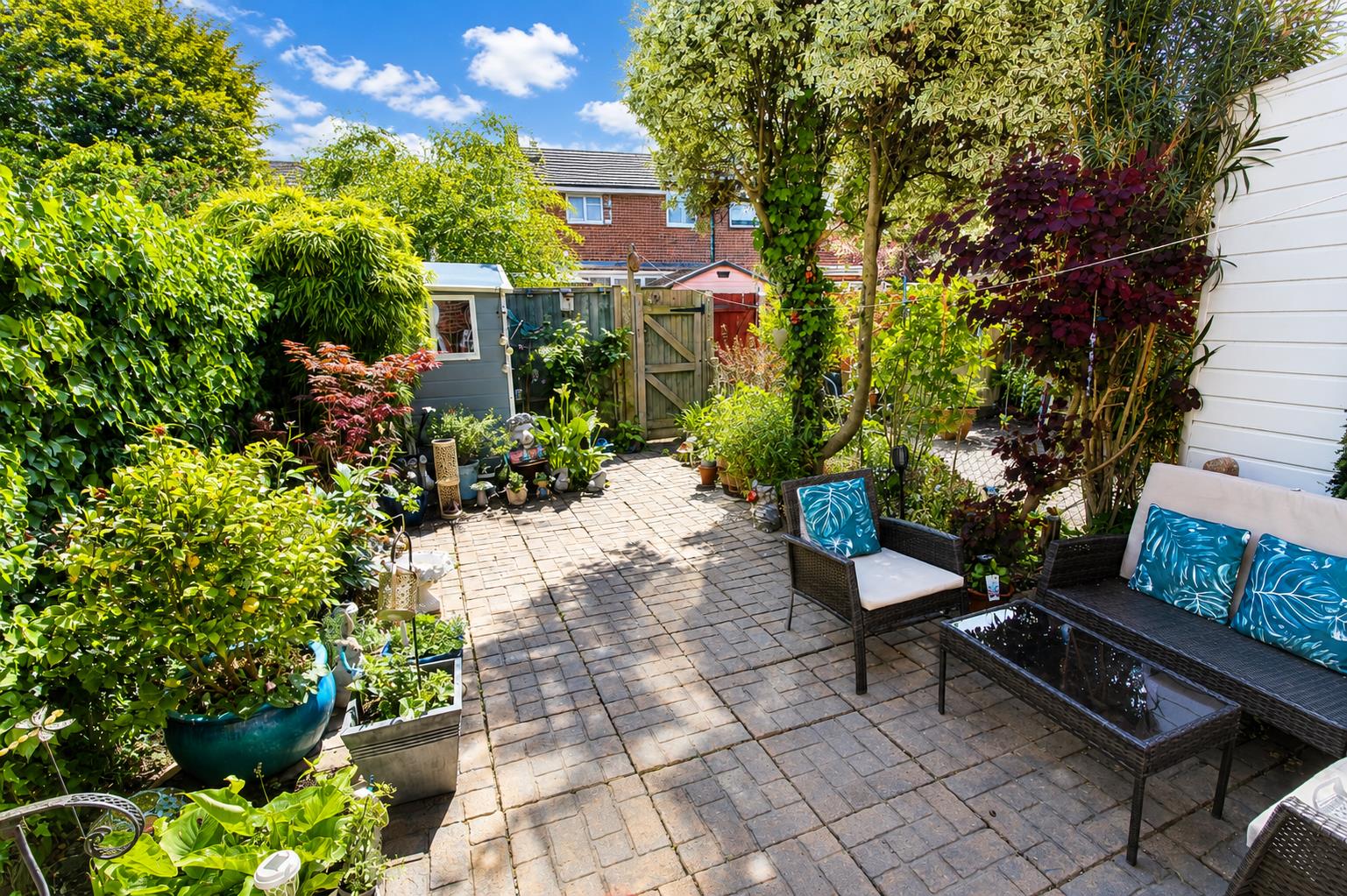 3 bed property in St. James Road, Sutton